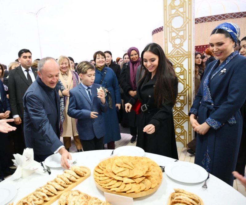 Leyla Əliyeva Türkmənistan milli mətbəxinə həsr olunan sərgidə iştirak edib