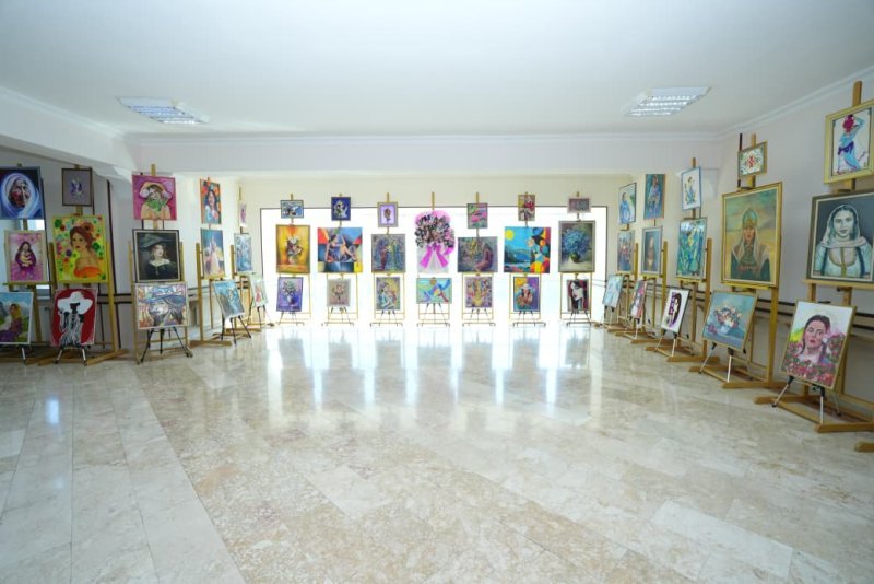 NDU-nun rənglərin ahəngindəki Təsviri incəsənət kafedrası