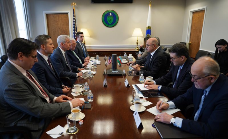 Pərviz Şahbazov Kris Rayt ilə görüşüb