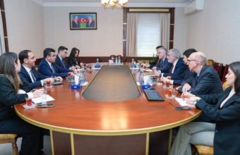 Səlahiyyətli nümayəndə Böyük Britaniya nümayəndə heyəti ilə görüşüb -