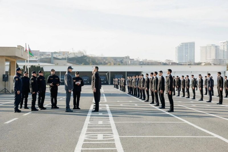 Vilayət Eyvazov sıra baxışı keçirib -