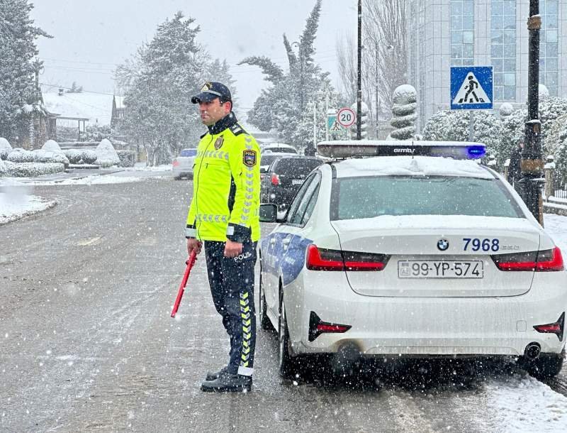 Yol polisi hava şəraiti ilə bağlı sürücülərə müraciət edib