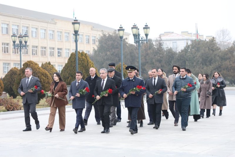 “Yüz il və onun fövqündə bir irs” adlı xatirə sikkəsi Heydər Əliyev Muzeyinə təqdim edilib -