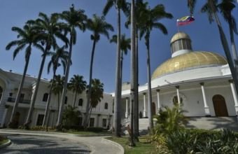 ABŞ Venesuela parlamentinin binasına zərbə endirib