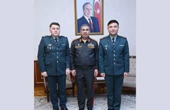 Azərbaycan müdafiə naziri Qazaxıstanın yeni hərbi attaşesini qəbul edib
