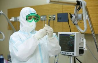 COVID-19-la mübarizədə iştirak edən tibb işçilərinin maaşlarına əlavənin verilmə müddəti uzadılıb