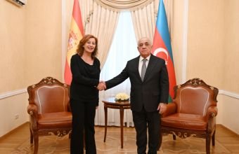 Əli Əsədov Fransina Armenqol ilə görüşüb