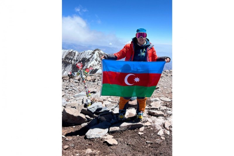 FHN-in əməkdaşı Akonkaqua zirvəsini fəth edib