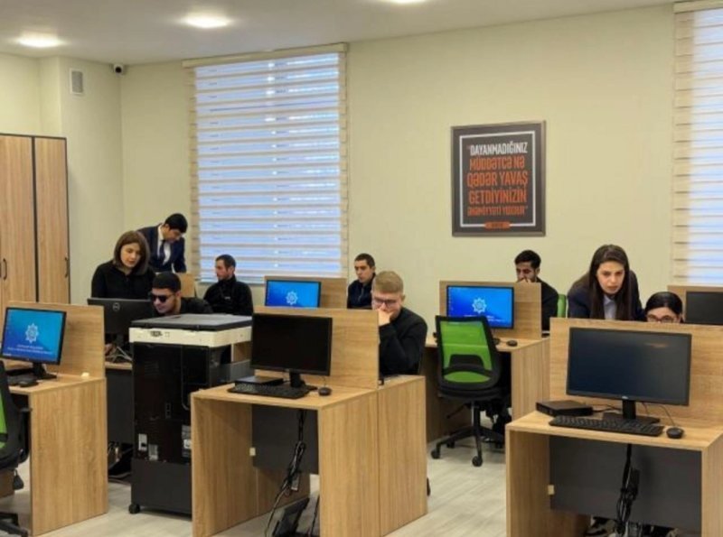 Görmə məhdudiyyətli şəxslər üçün yeni peşə kursuna başlanıb