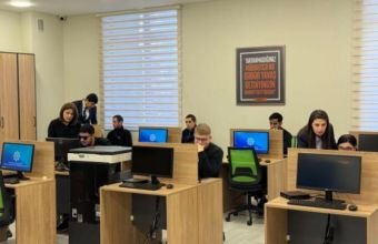 Görmə məhdudiyyətli şəxslər üçün yeni peşə kursuna başlanıb