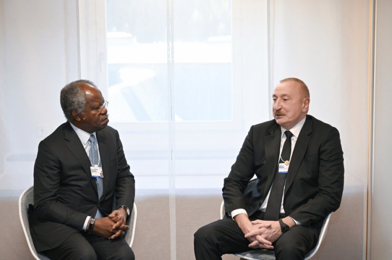 İlham Əliyev Davosda "BlackRock" və "Global Infrastructure Partners"in rəsmiləri ilə görüşüb -