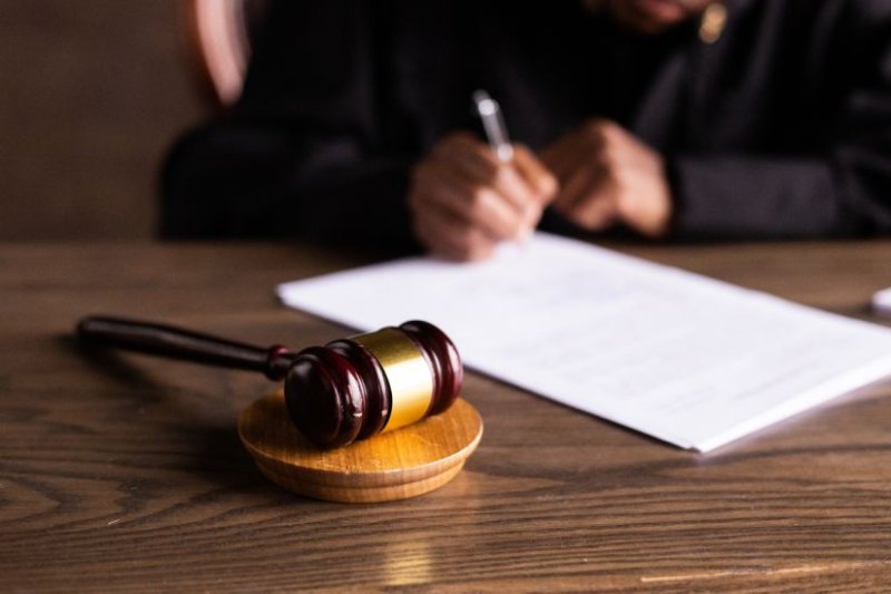 İnzibati həbs haqqında qərarın icrası hansı qaydada icra edilir? -