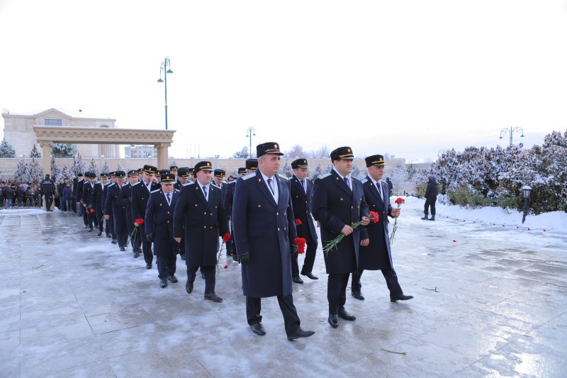 Naxçıvan Muxtar Respublikası Prokurorluğunun kollektivi Şəhidlər xiyabanını ziyarət edib -