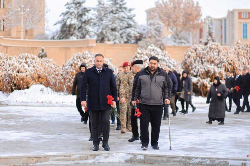 Naxçıvan qaziləri Şəhidlər Xiyabanını ziyarət edib -