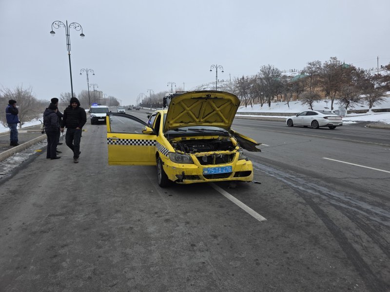 Naxçıvan şəhərində 3 avtomobil toqquşub -