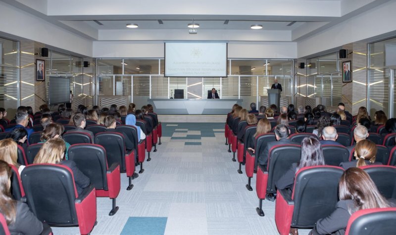 Naxçıvan şəhərində yeni işə qəbul olunan gənc müəllimlərlə  görüş keçirilib -