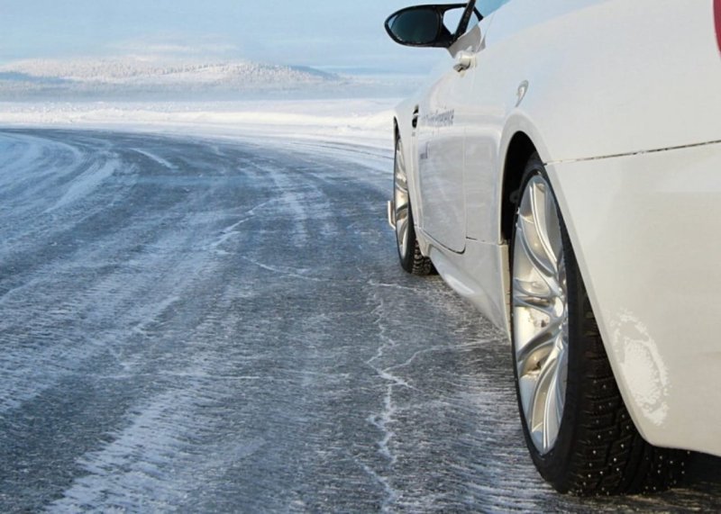 Naxçıvanda bəzi istiqamətlərdə yollar buz bağlayıb