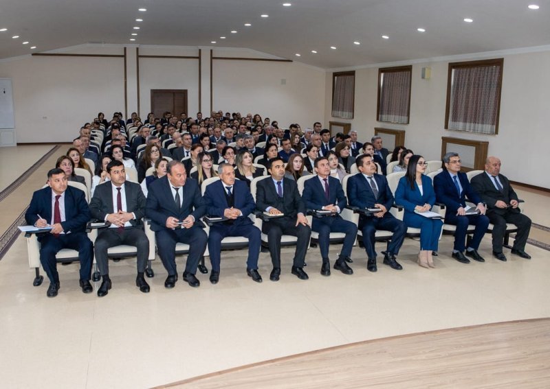 Naxçıvanda ümumtəhsil müəssisələrinin direktor və direktor müavinləri üçün təlimlərə start verilib -