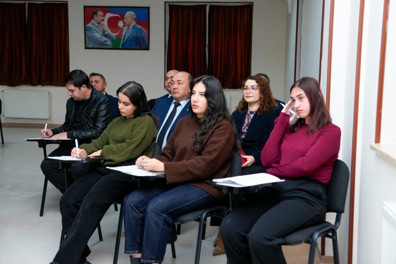 NDU-nun rektoru Elbrus İsayev media nümayəndələri üçün brifinq keçirib -