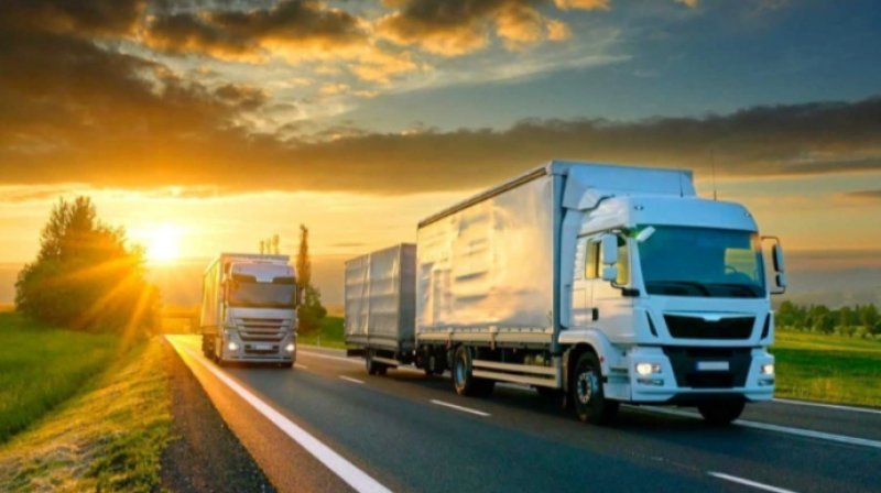 AYNA: Yük nəqliyyat vasitələrinin İran-Azərbaycan sərhədindən keçməsi ilə bağlı problem yoxdur