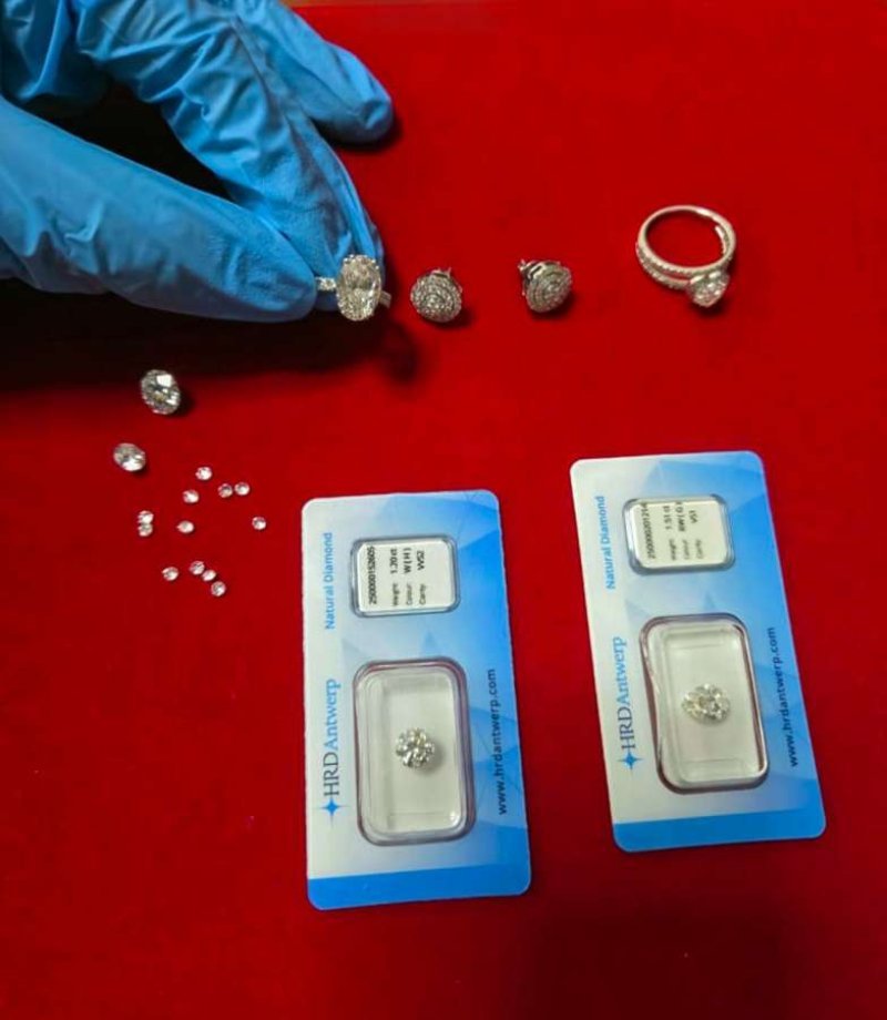 Azərbaycan gömrükçüləri brilyant qaşlar və qızıl-zinət əşyaları aşkar edib