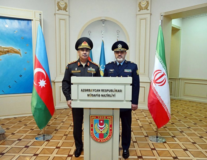 Azərbaycan və İran müdafiə nazirləri regional təhlükəsizliyi müzakirə ediblər