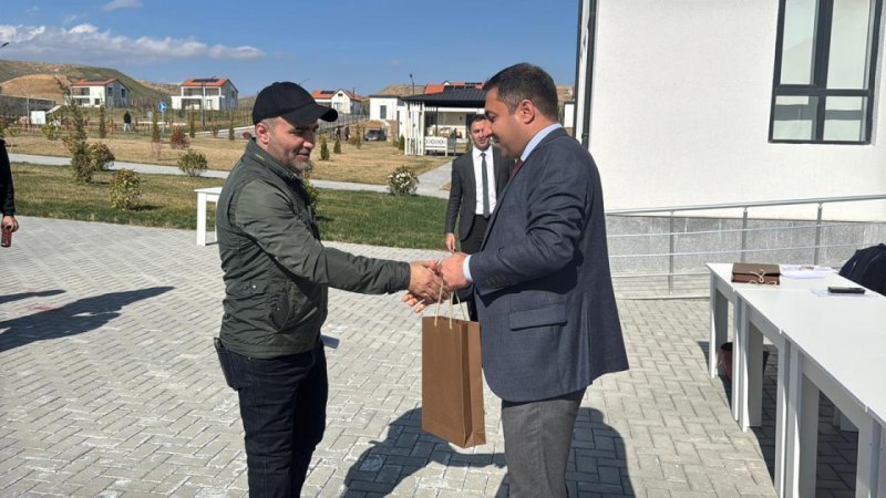 Cəbrayılın Horovlu kəndinə çatan ailələrə mənzillərin açarları təqdim olunub -