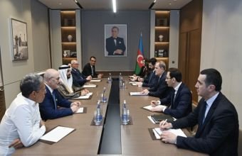 Ceyhun Bayramov Ərəb Parlamentinin prezidentinin başçılıq etdiyi nümayəndə heyəti ilə görüşüb