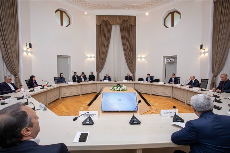 Energetika naziri İranın yol və şəhərsalma nazirinin başçılıq etdiyi nümayəndə heyəti ilə görüşüb -