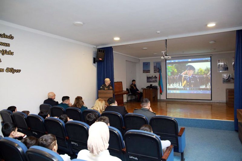 Hərbi təhsil müəssisələrinin nümayəndələrinin şagirdlərlə görüşləri keçirilib -