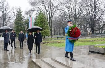 İlham Əliyev Belqradda Heydər Əliyev və Milorad Paviçin abidələrini ziyarət edib -