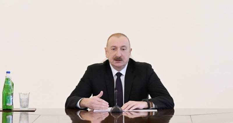İlham Əliyev: Məktəblərdə tədris proqramında müəyyən dəyişikliklər edilməlidir
