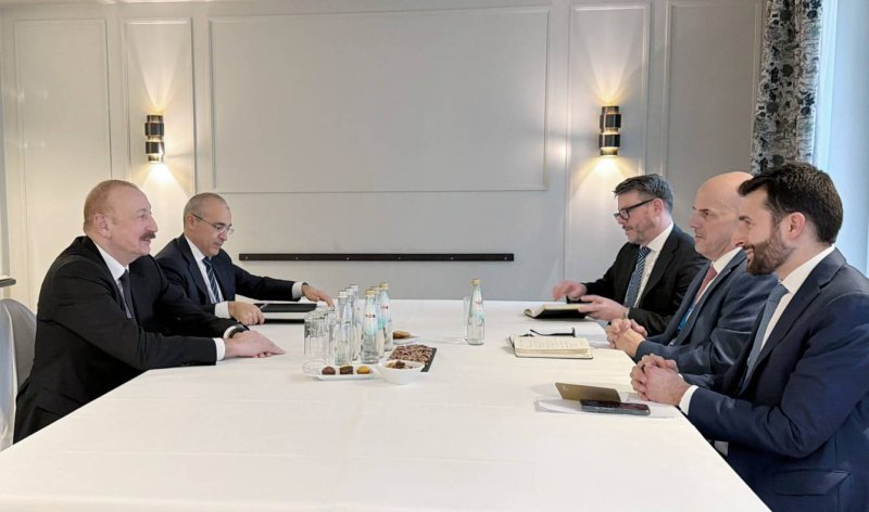 İlham Əliyev Münxendə “Oracle” korporasiyasının baş icraçı direktoru ilə görüşüb