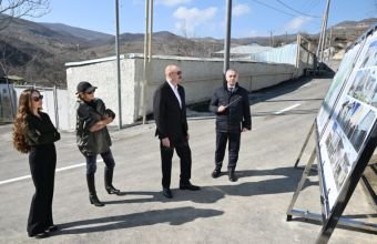 İlham Əliyev Xocalının Xanabad kəndində görülmüş işlərlə tanış olub -