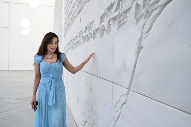 Leyla Əliyeva Luvr Əbu-Dabi muzeyini və İbrahim Ailə Evini ziyarət edib