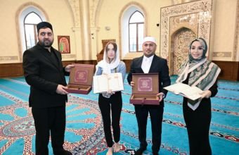 Leyla Əliyeva və Alena Əliyeva Cümə məscidini ziyarət ediblər -