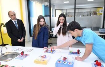 Leyla Əliyeva və Alena Əliyeva Gəncədə STEAM mərkəzində və 37 nömrəli tam orta məktəbdə olublar -