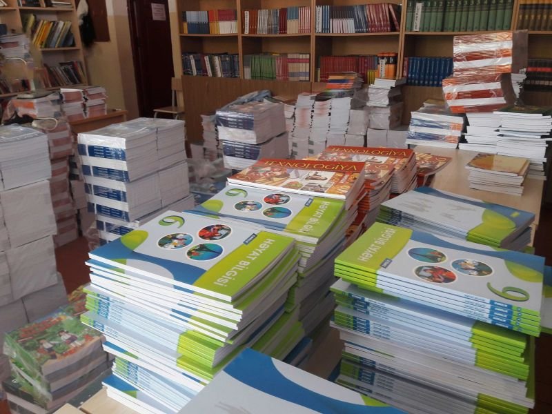 Məktəblərdə köməkçi dərs vəsaitləri pulsuz verilsin