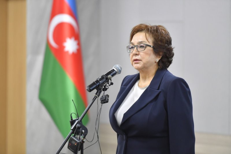 Məleykə Abbaszadə müəllimlərə müraciət etdi