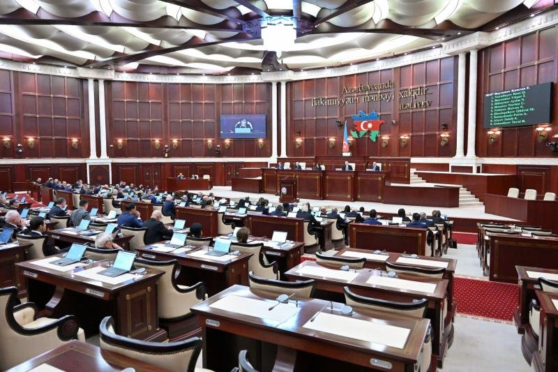 Milli Məclisin plenar iclası başlayıb