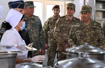 Müdafiə naziri HHQ-nin bölmələrində olub -