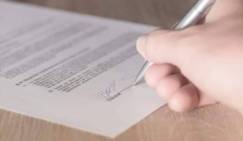 Müqavilənin dəyişdirilməsi və ləğv edilməsi qaydası hansı əsasla və qaydada nizamlanır? -