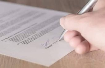 Müqavilənin dəyişdirilməsi və ləğv edilməsi qaydası hansı əsasla və qaydada nizamlanır? -