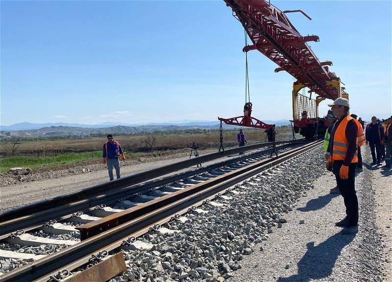 Horadiz-Ağbənd dəmiryol xəttində tikinti işlərinin 70 %-i tamamlanıb