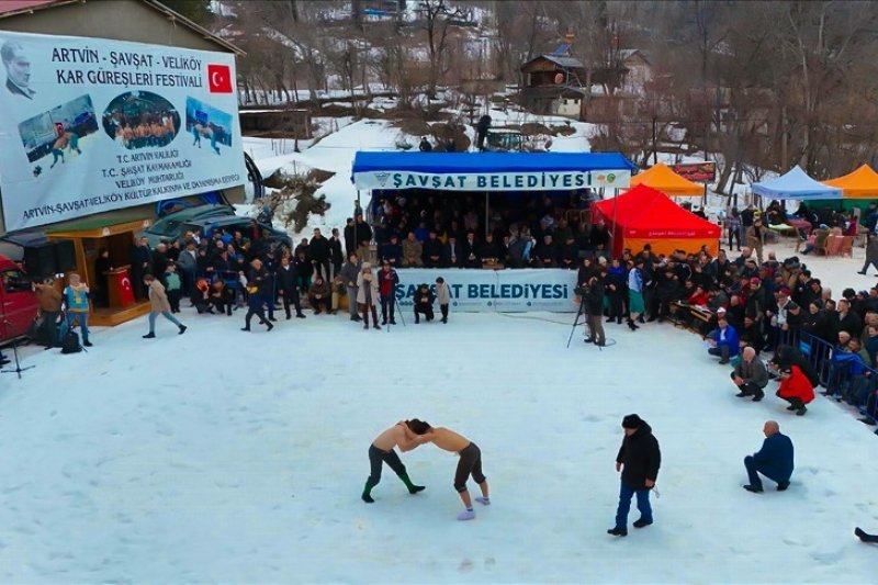Naxçıvan güləşçiləri Türkiyədə keçirilən qarüstü qaraqucaq güləşi festivalında uğurla çıxış ediblər -