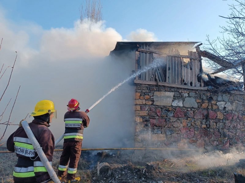 Naxçıvanda ötən sutka ərzində 2 yanğın hadisəsi baş verib