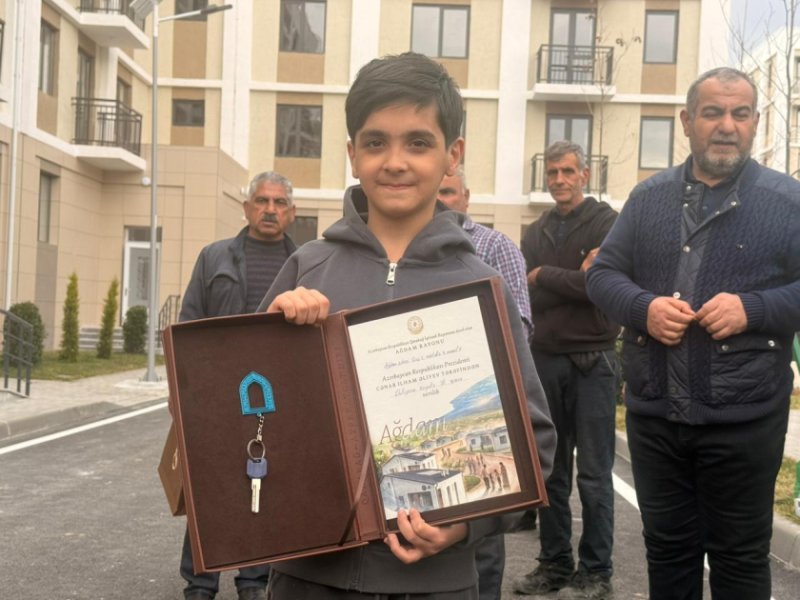 Növbəti köç karvanı Ağdam şəhərinə çatıb, mənzillərin açarları təqdim olunub