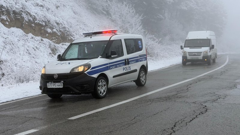 Polis qarlı havada gücləndirilmiş rejimdə xidmət aparır