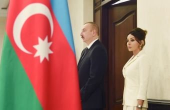 Prezident və Birinci vitse-prezident Xalq şairi Nəriman Həsənzadəni doğum günü münasibətilə təbrik ediblər