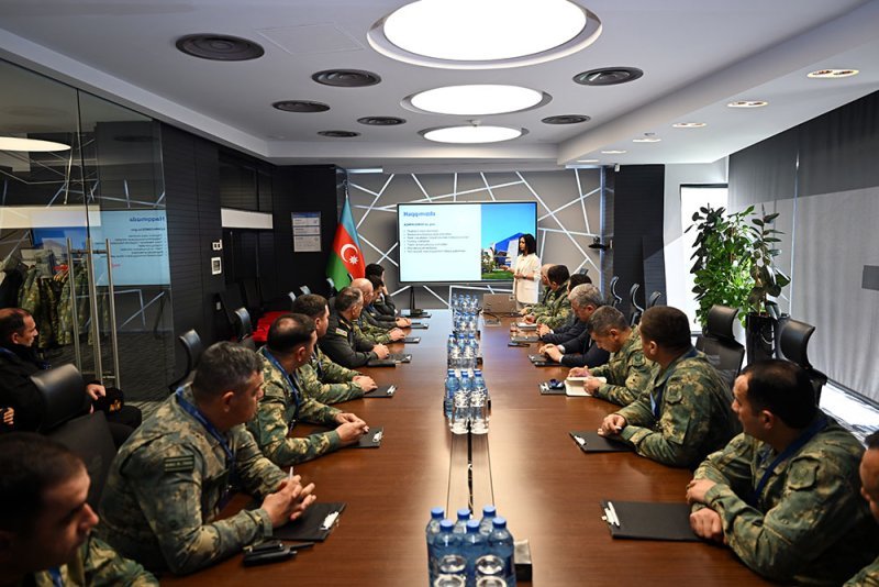 Rabitə ixtisaslı zabitlərlə təlim-metodiki toplanış keçirilib